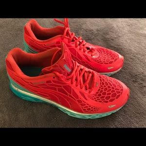 Puma running shoes. $293 original Elite woman!